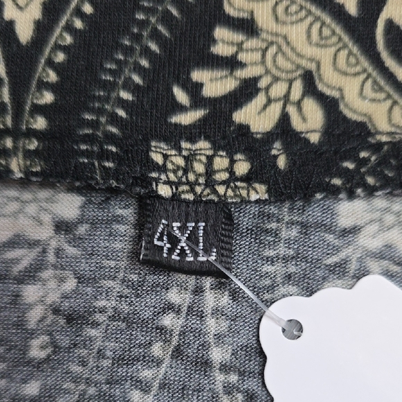 Source Unknown‎ Black and Gold Paisley Tunic - Picture 2 of 4